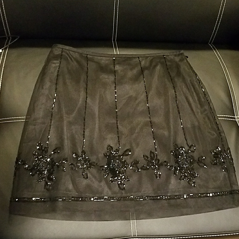 NWT. Ann Taylor SIZE 10 Petite Beaded Black Skirt